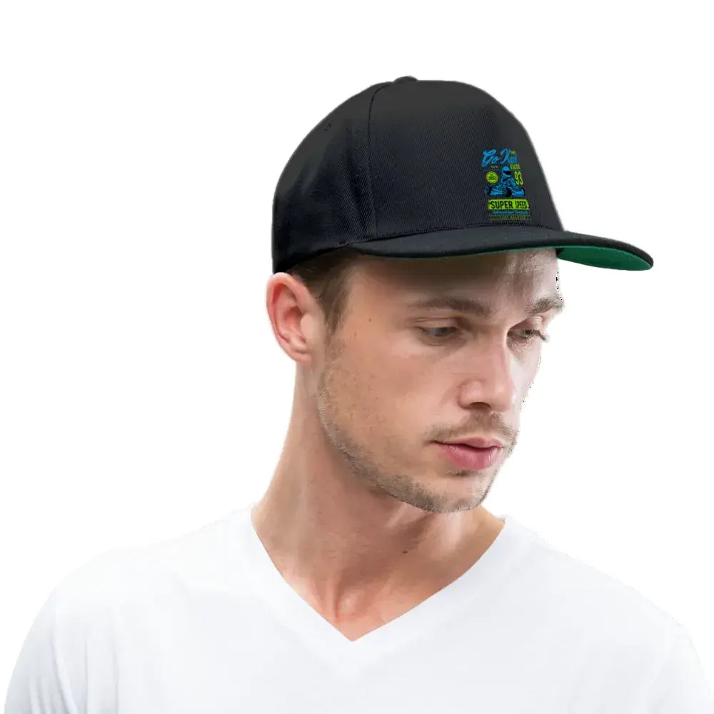  Snapback Cap – Motorsport Cap, seitliche Ansicht